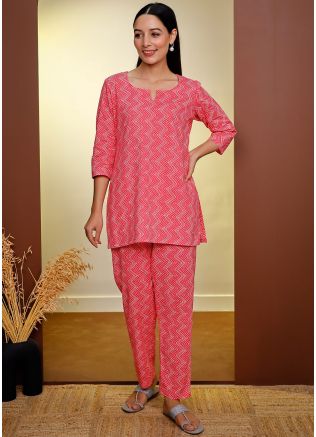 Pink Zig-Zag Printed Kurti With Pant